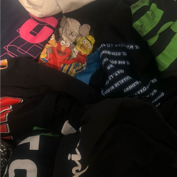10+ branded T shirts size small men’s OVO/ kaws etc - Picture 2 of 3